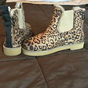 Cheetah print never worn bootie 🌹
